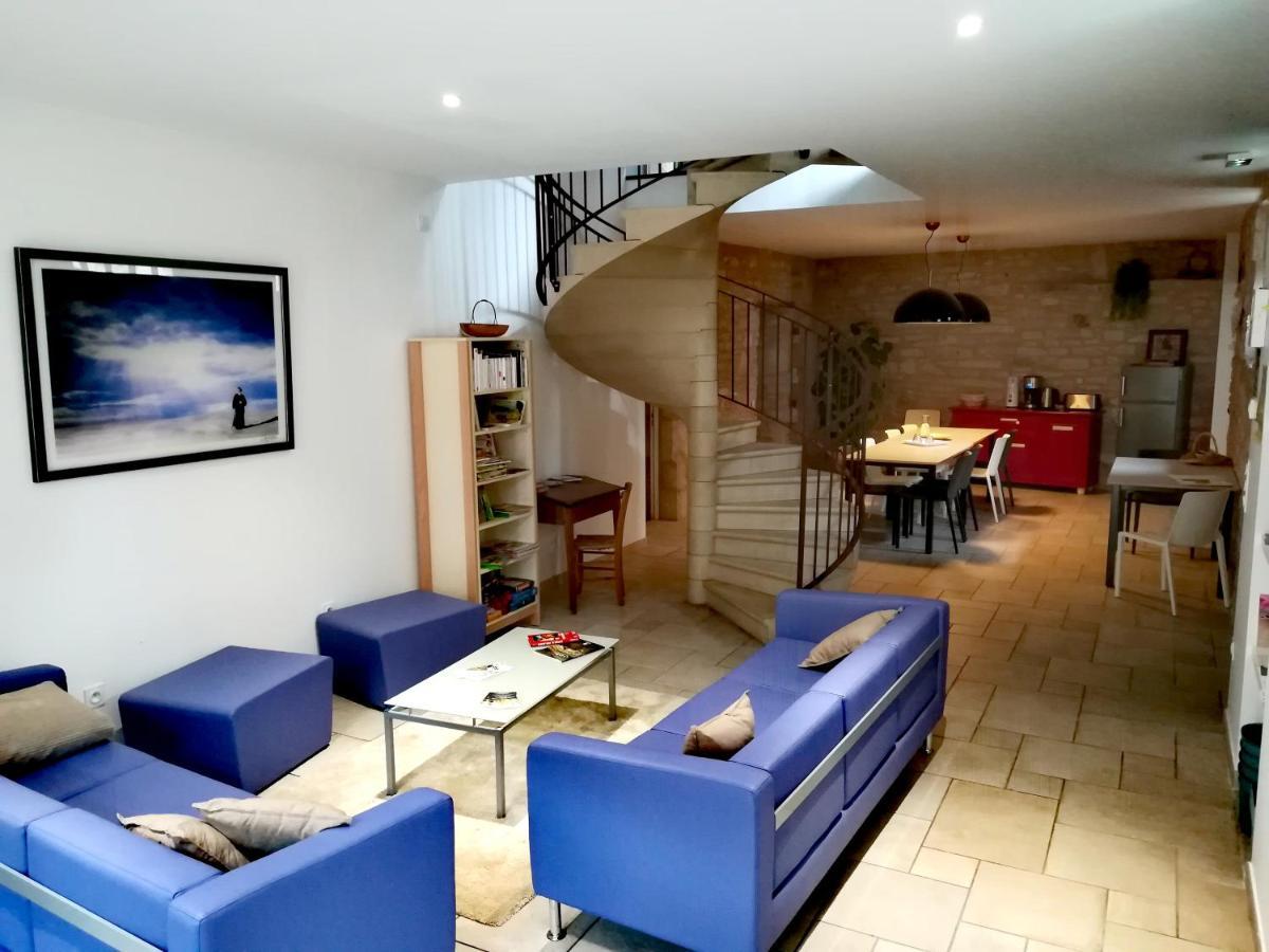 Gite La Maison Des Pelerins Villeneuve-d'Aveyron ภายนอก รูปภาพ