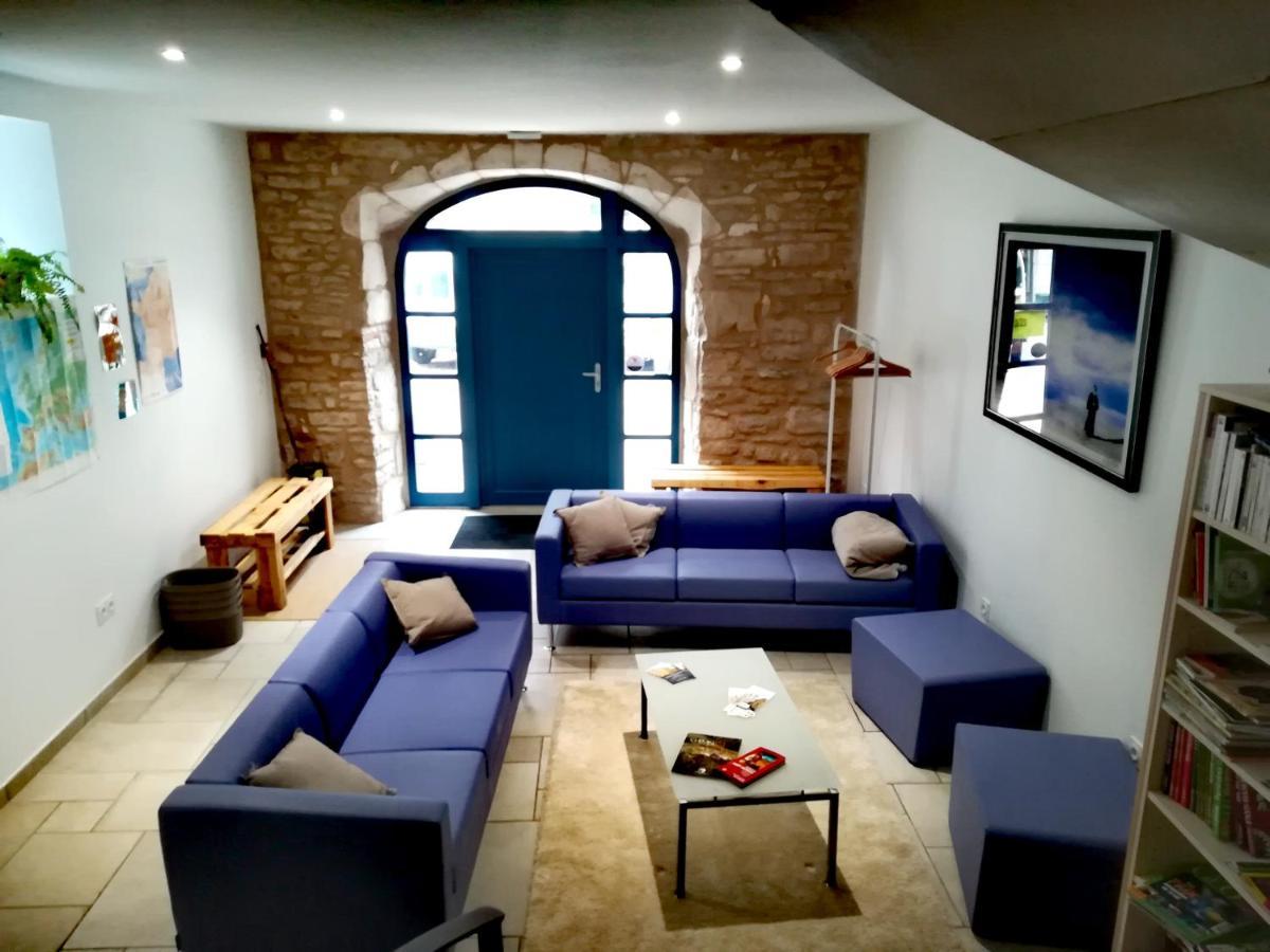 Gite La Maison Des Pelerins Villeneuve-d'Aveyron ภายนอก รูปภาพ