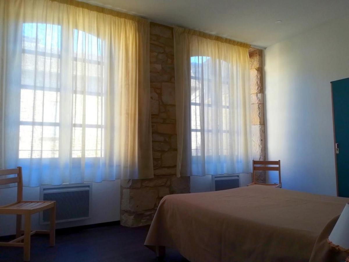 Gite La Maison Des Pelerins Villeneuve-d'Aveyron ภายนอก รูปภาพ