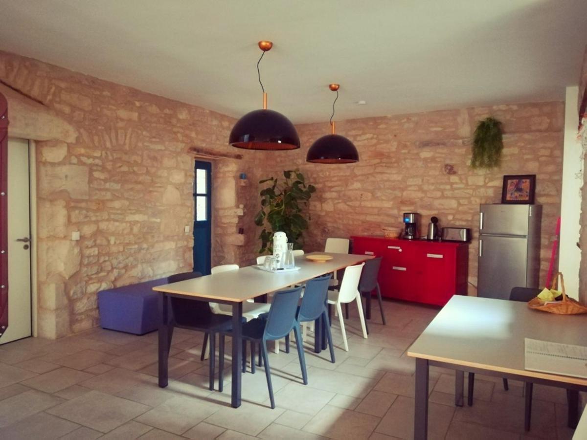 Gite La Maison Des Pelerins Villeneuve-d'Aveyron ภายนอก รูปภาพ