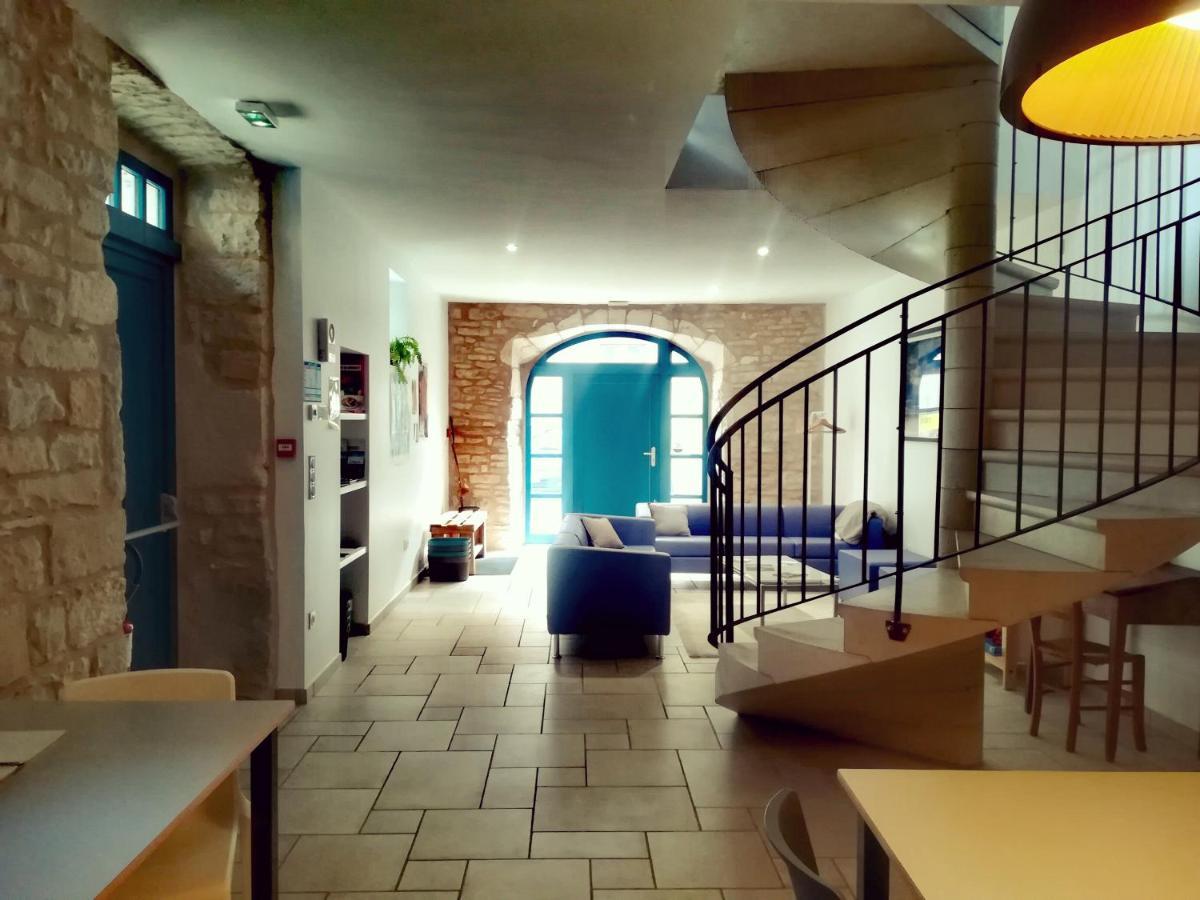 Gite La Maison Des Pelerins Villeneuve-d'Aveyron ภายนอก รูปภาพ