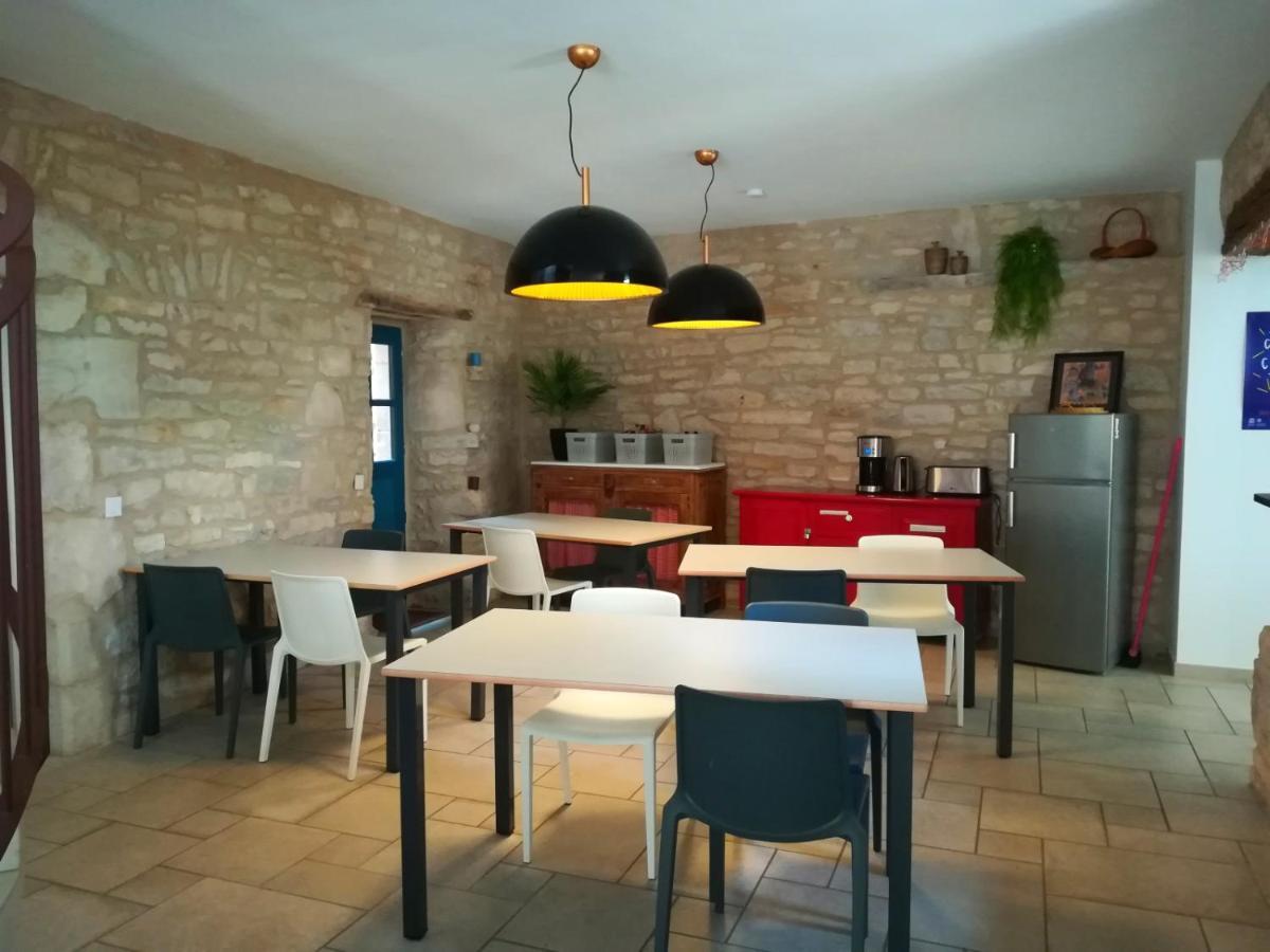 Gite La Maison Des Pelerins Villeneuve-d'Aveyron ภายนอก รูปภาพ